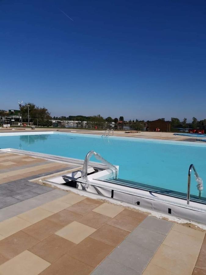 Holiday Home Breaks At Tattershall Lakes Coningsby Exterior foto